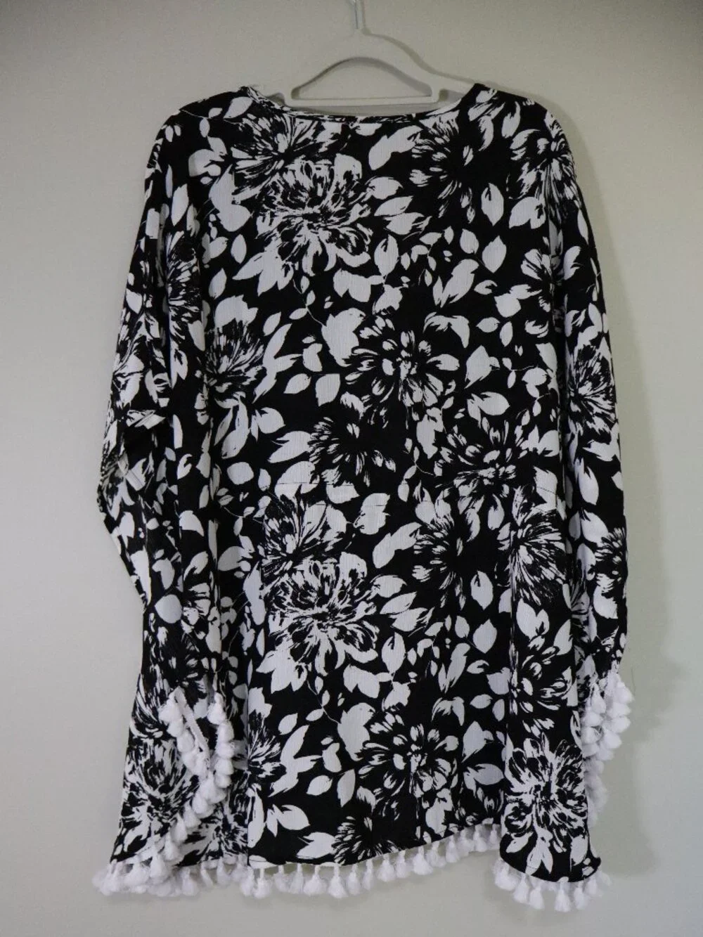 Black and White Floral Swimsuit Cover Up with Tassels, Susan Graver size M - Picture 7 of 7